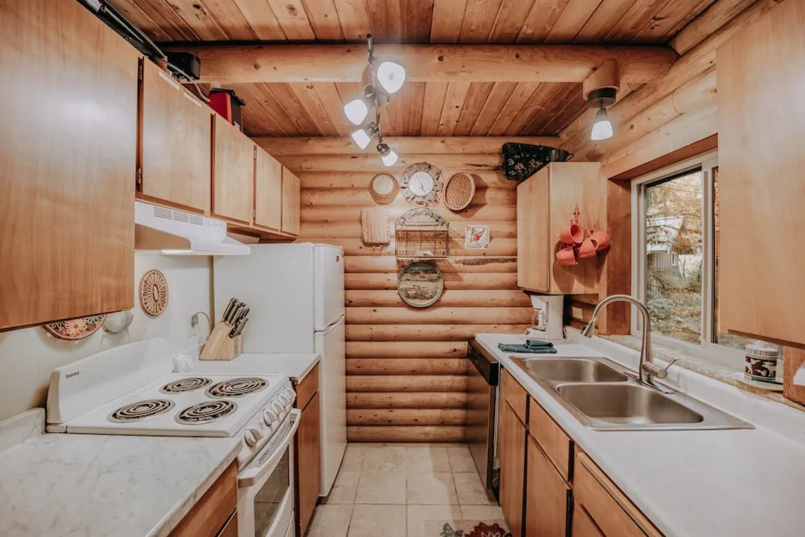 Baker Rim Cabin 17 - A Rustic Family Cabin With Modern Features