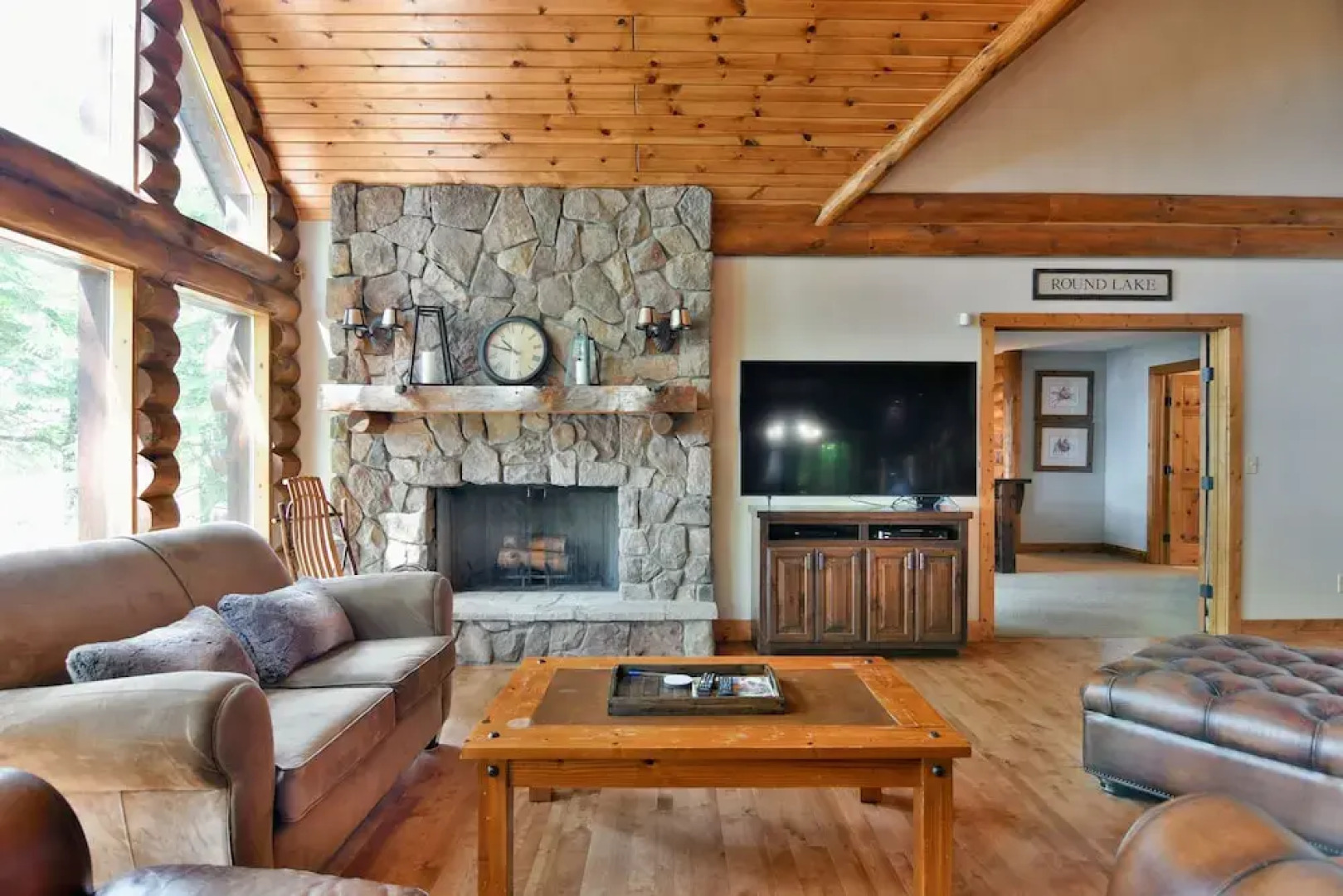 Lumberjack Lodge 5 Bedroom Home by RedAwning