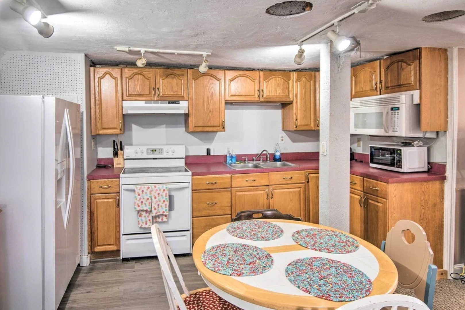 Bayside Weirs Beach Cottage < Half Mile to Pier!