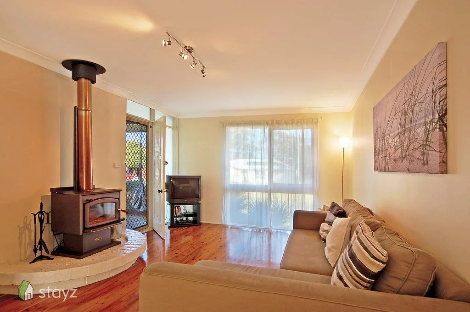 Hayes Beach House, Jervis Bay - Pet Friendly Award Winner - Fireplace