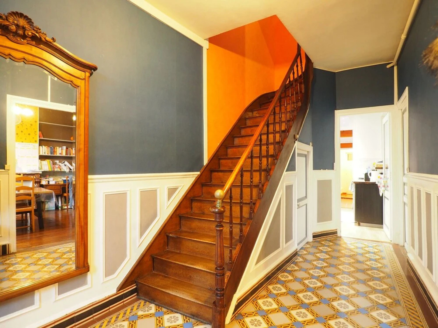 Elegant Bourgeoise Style House