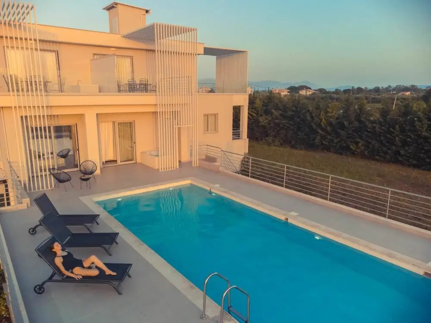 IO Luxury Pool & Hot Tub Suites