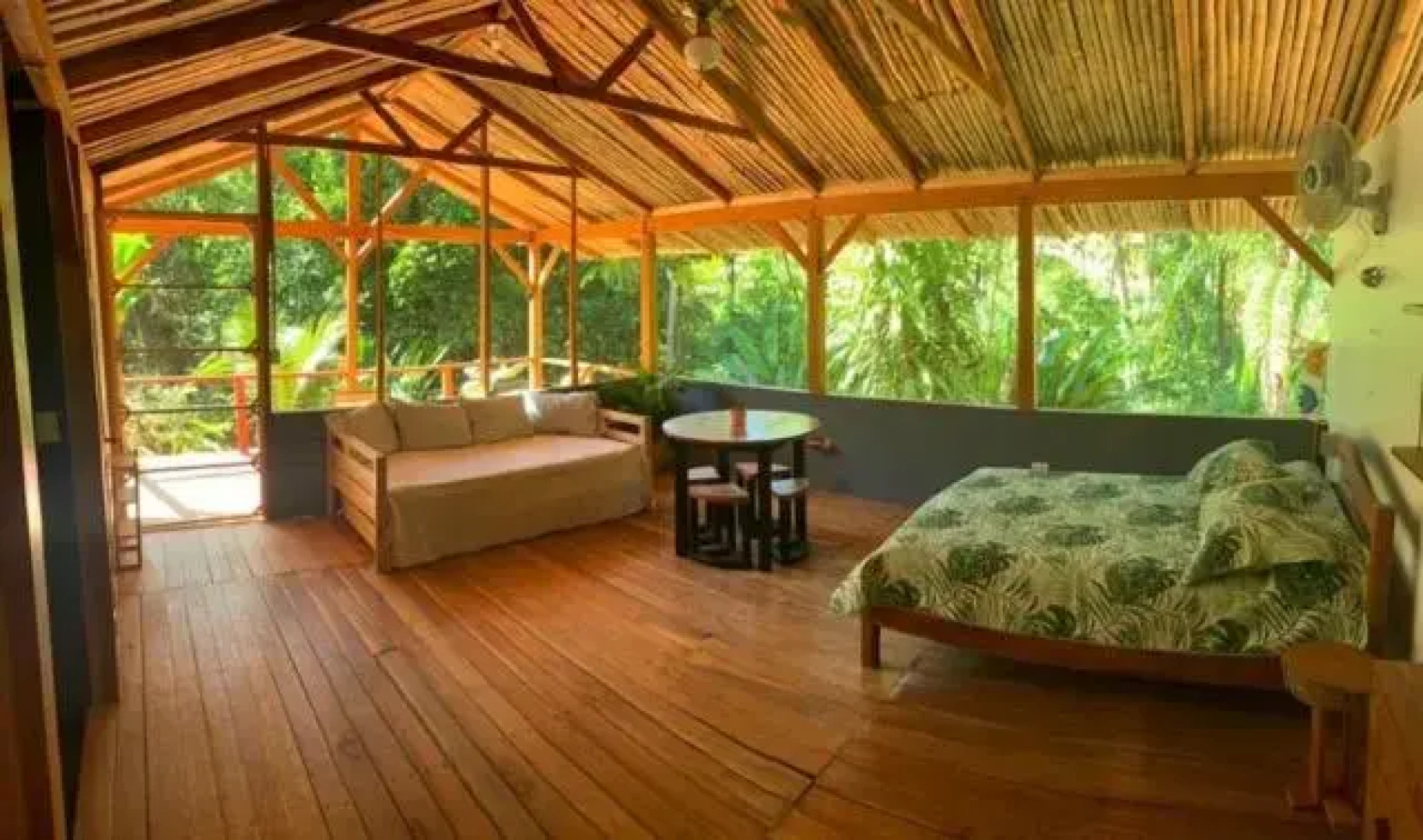 Private jungle “Loft del Rio” river access