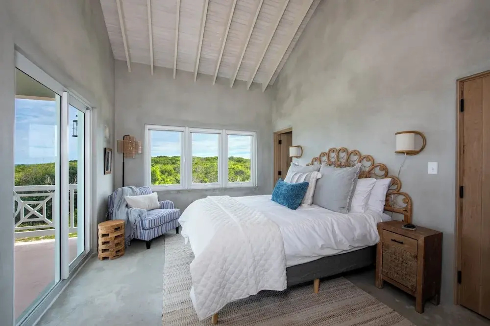 Paradise Cove: Oceanfront Haven With Infinity Pool