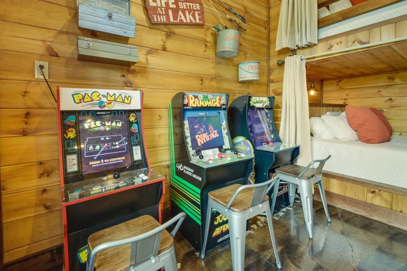 Broken Bow Cabin w/ Game Room & Private Hot Tub!