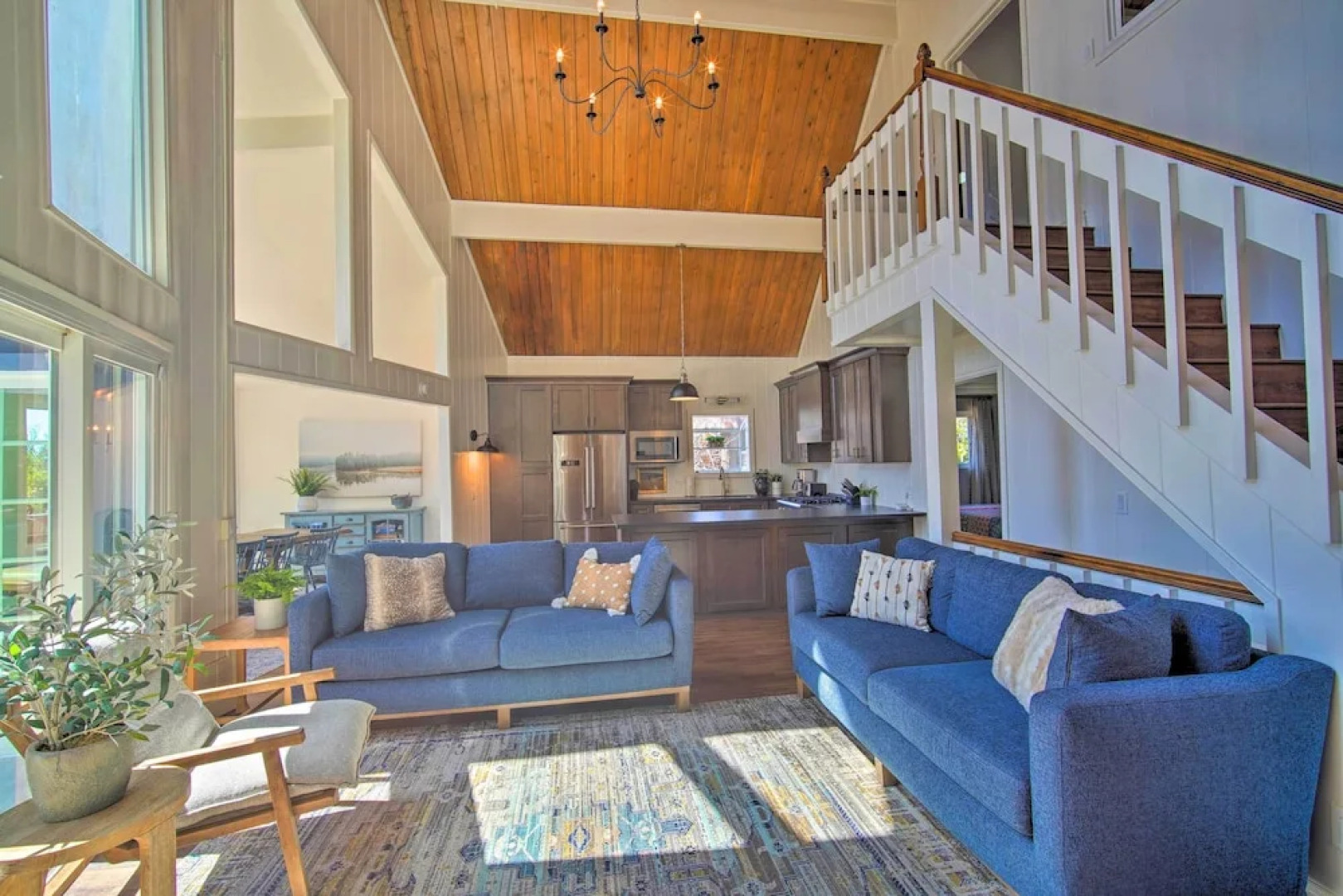 Stunning Lake Arrowhead Home: Decks & Hot Tub