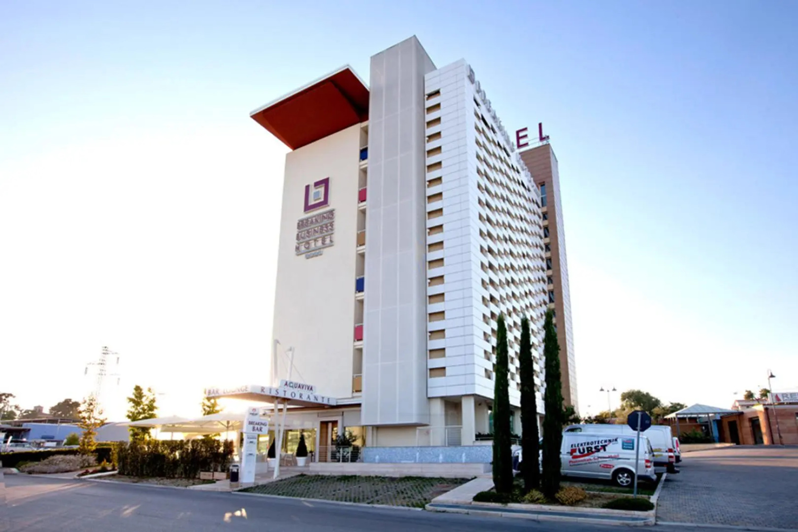 Breaking Business Hotel