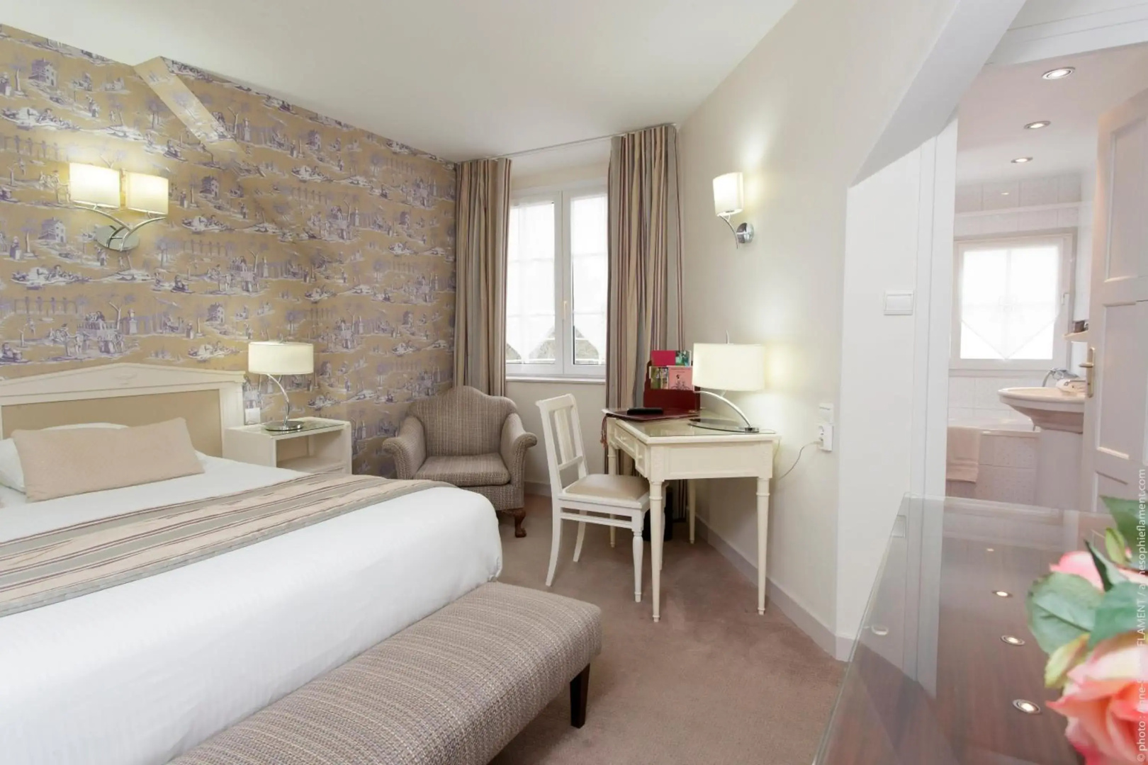 Le Manoir Hotel