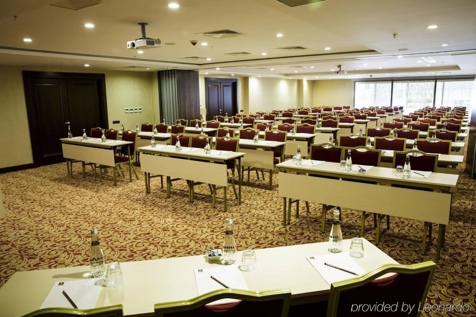 Grand Aras Hotel & Suites