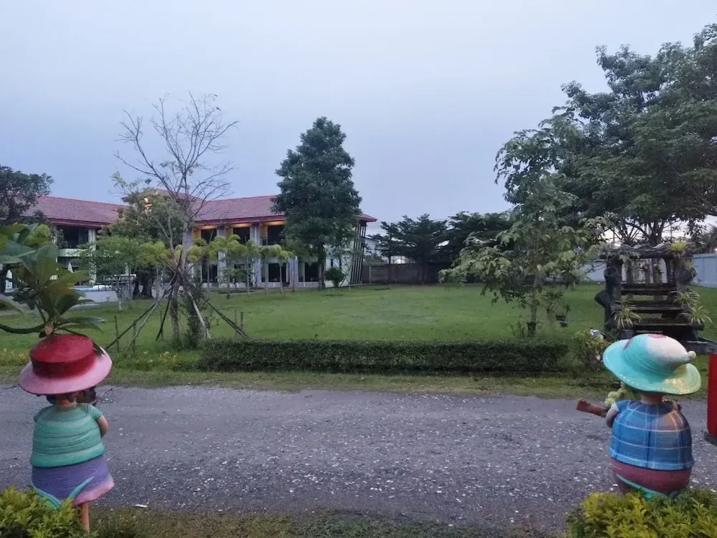 RoomQuest Chonburi Phanat Nikhom