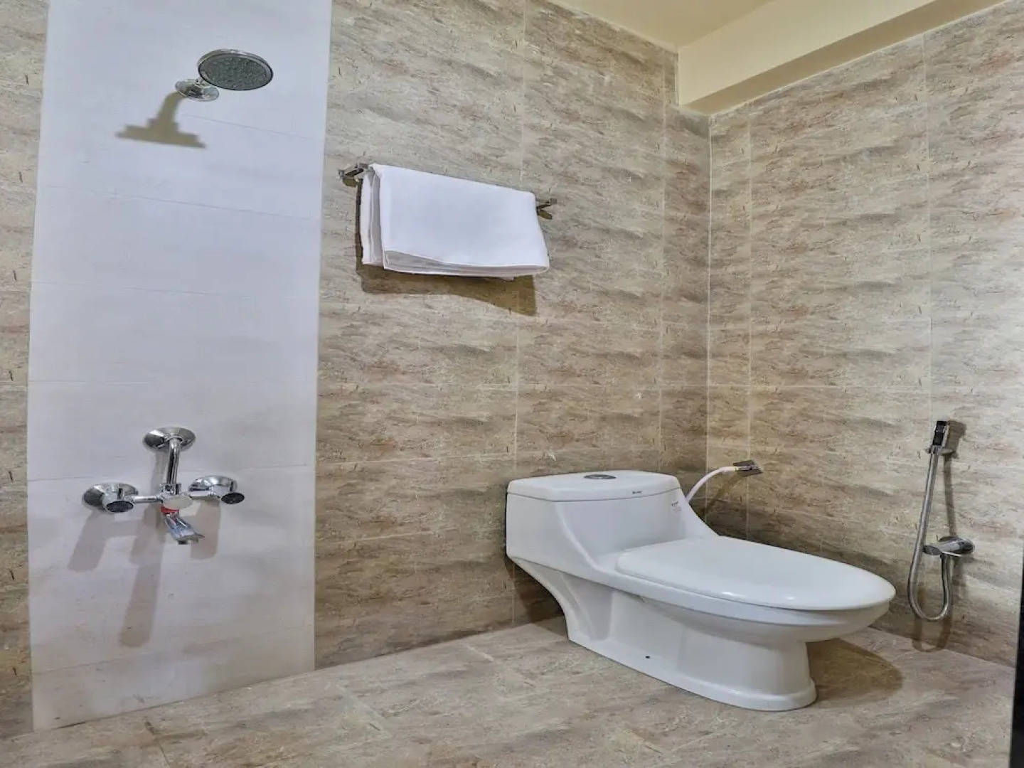 Oyo 17339 Hotel Daksh Somnath