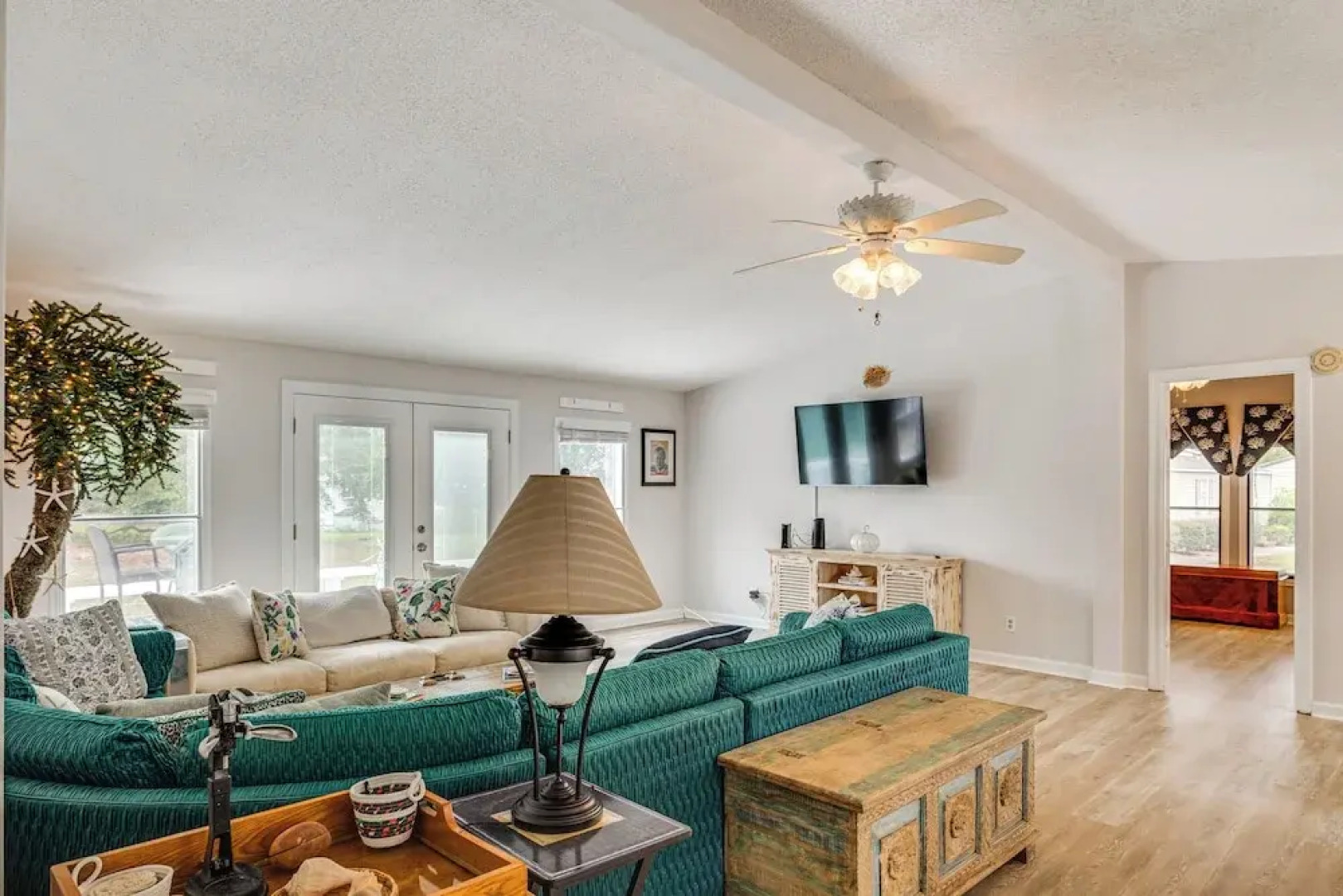 Harkers Island Getaway w/ Deck: Near Cape Lookout!