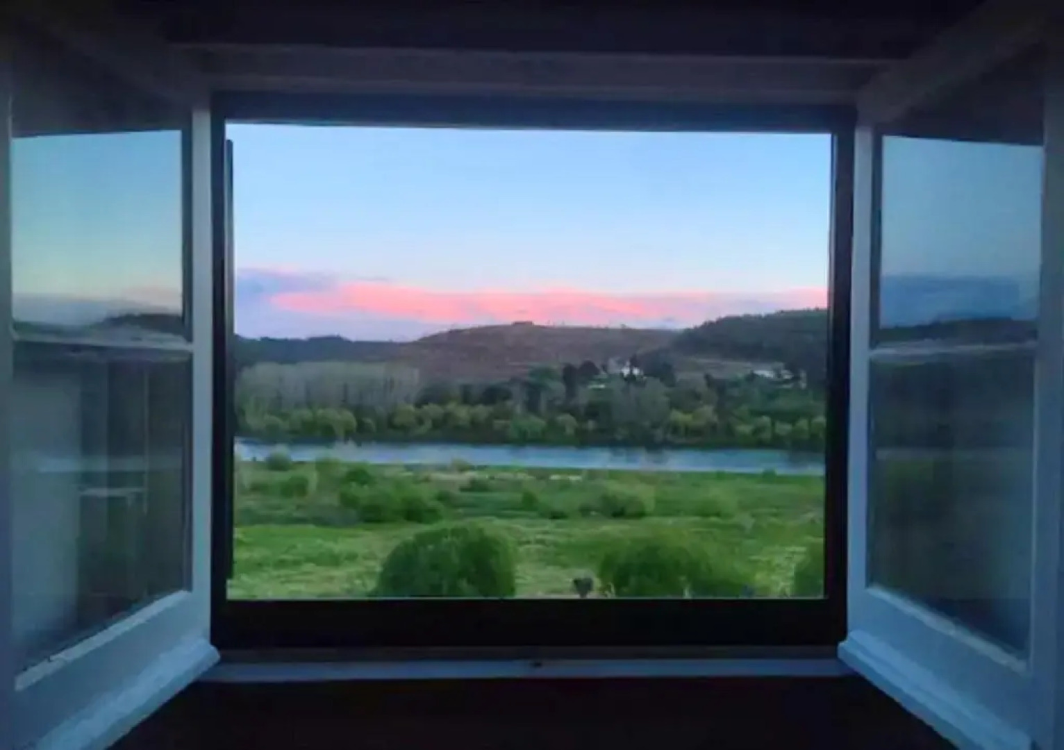 Apartment with 2 bedrooms in Praia do Ribatejo with wonderful lake view enclosed garden and WiFi 200 m from the beach