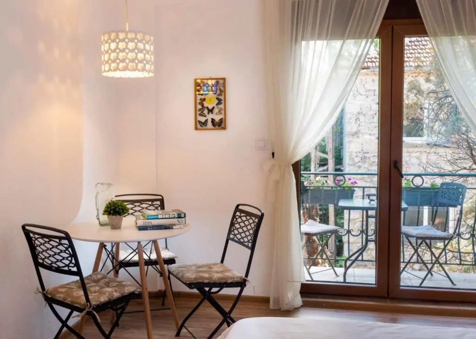 Delightful Studio Sara