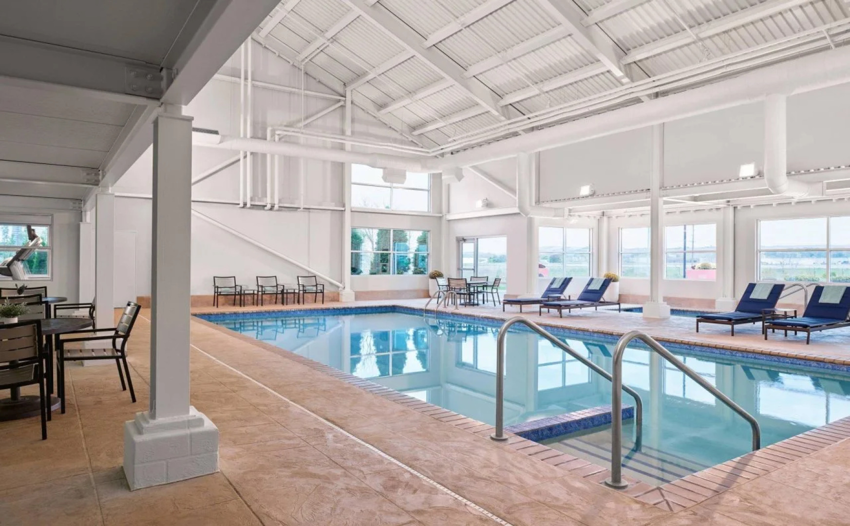 Delta Hotels by Marriott Milwaukee Northwest