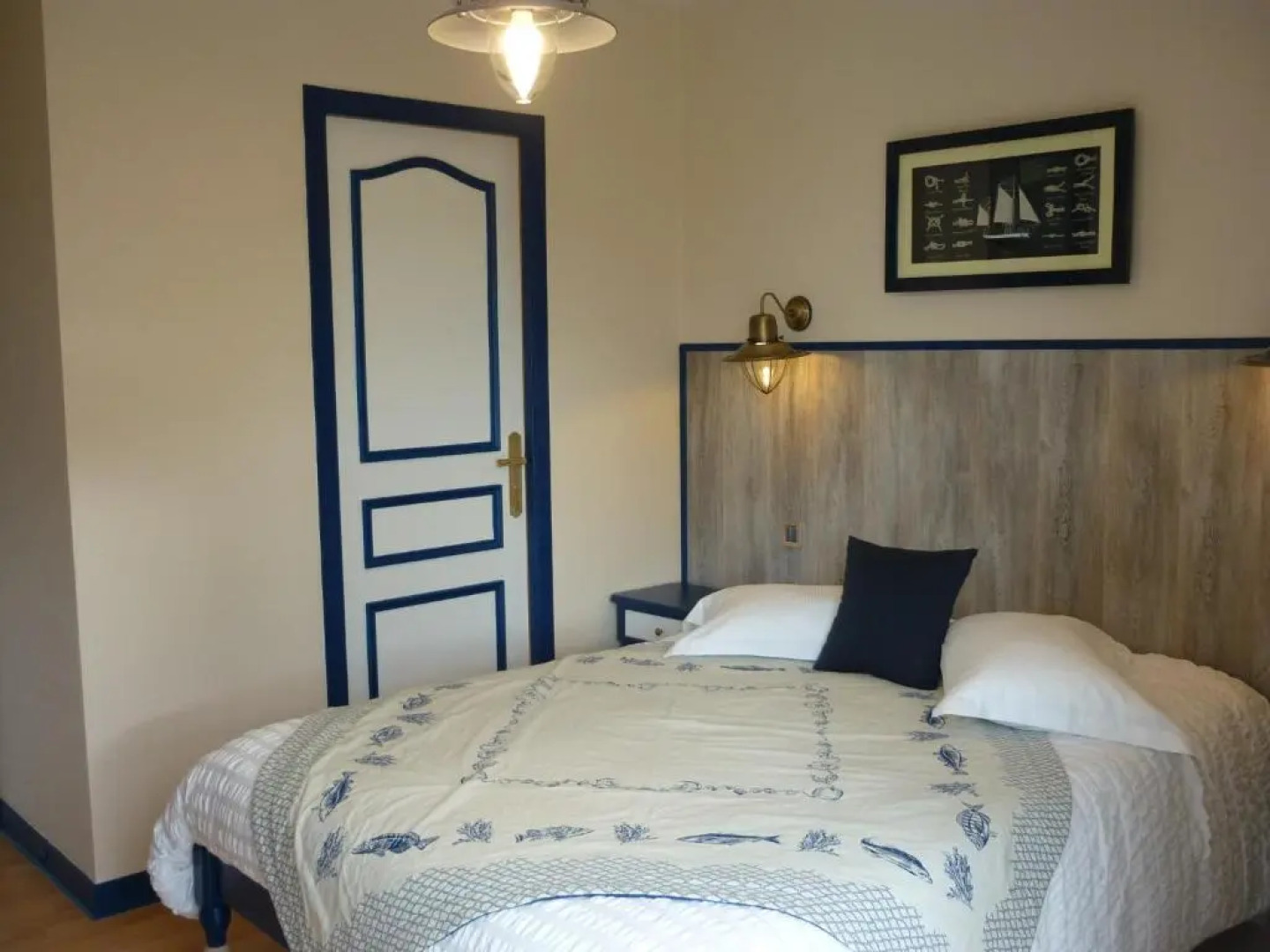 Hôtel Les Voisins Beaucemaine