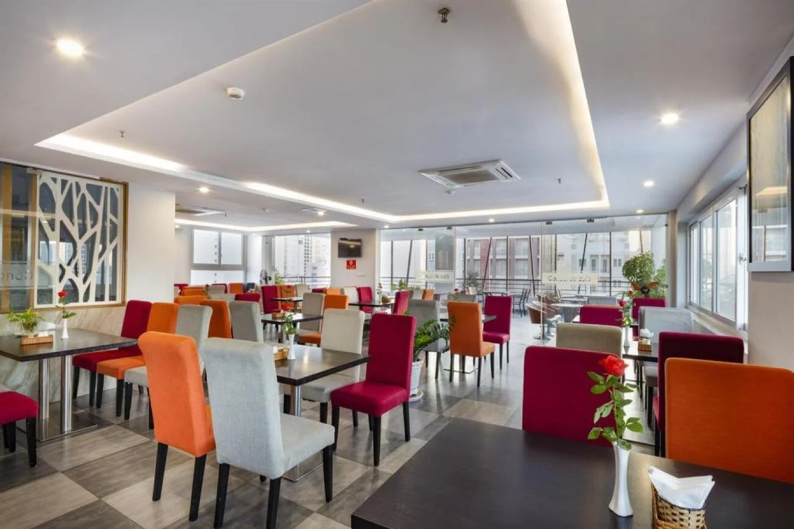 Maple Leaf Hotel & Apartment