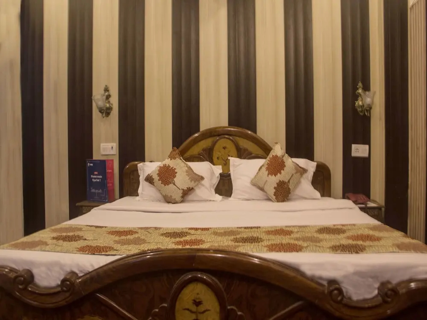 Hotel Golden Woods by OYO Rooms