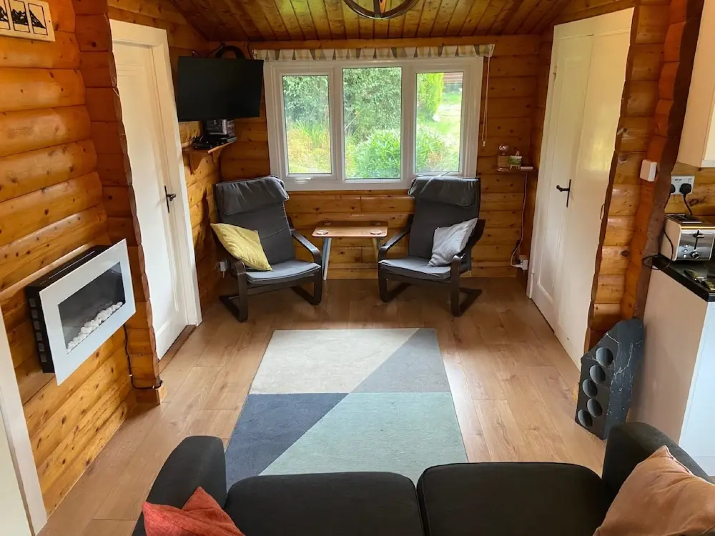 Snowdonia Log Cabin-sleeps 4-garden-pets