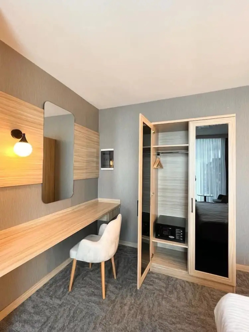 Royal Mass Airport Business Hotel