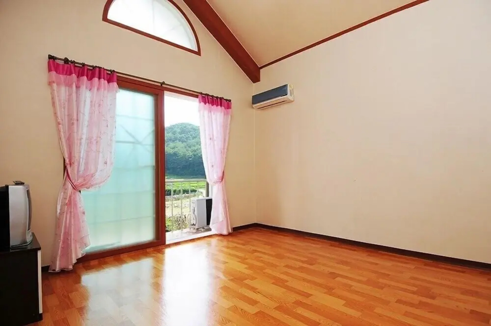 Songnisan Mountain White