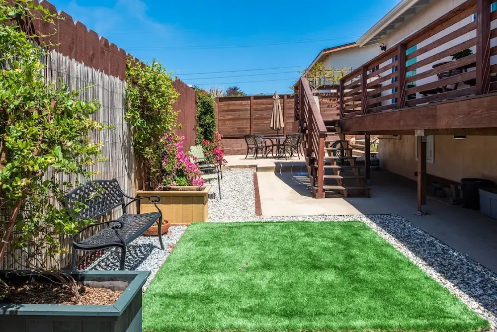 3733 Seaside Retreat