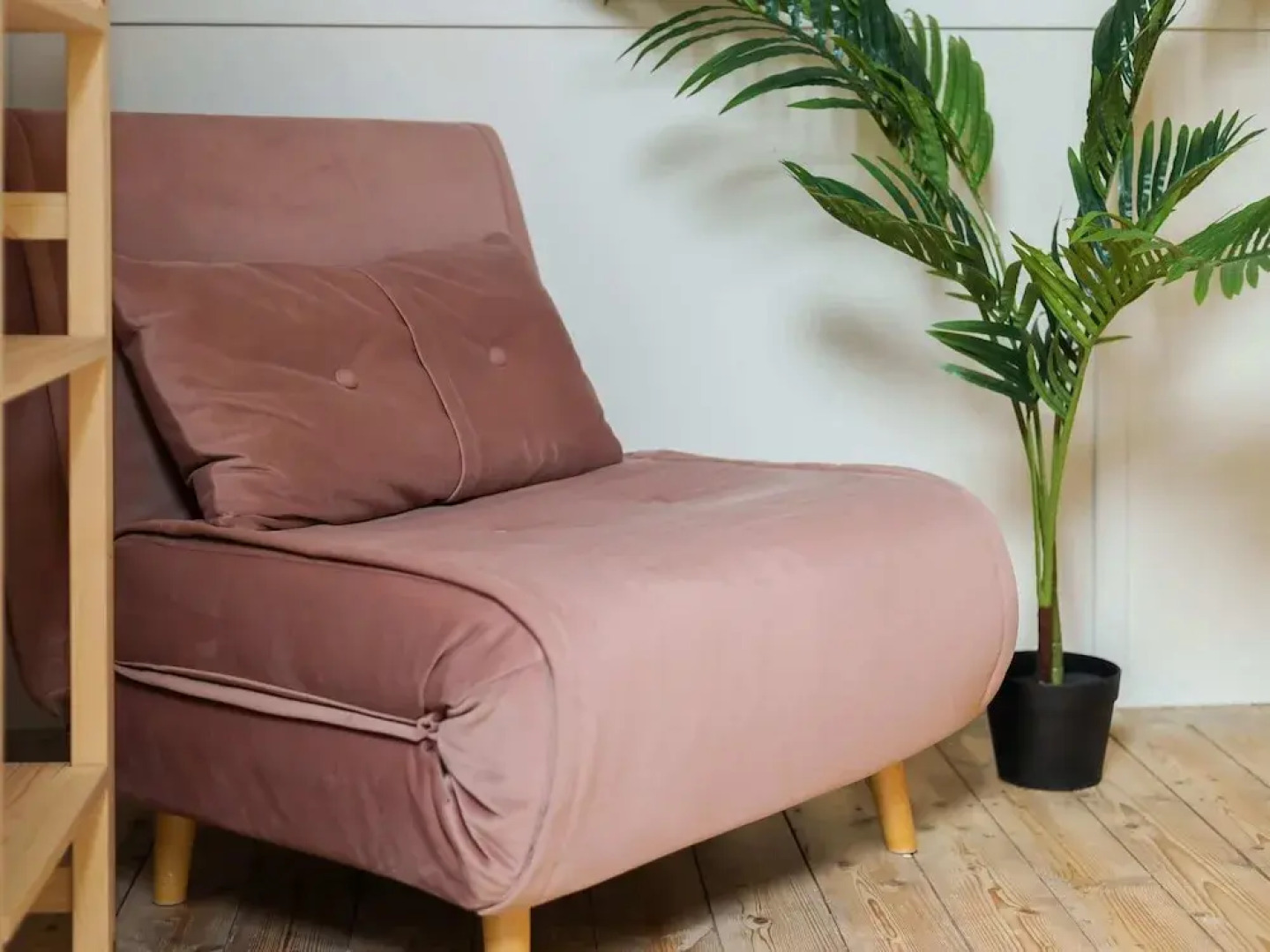 Pleasant Holiday Home in Vrouwenpolder With Garden