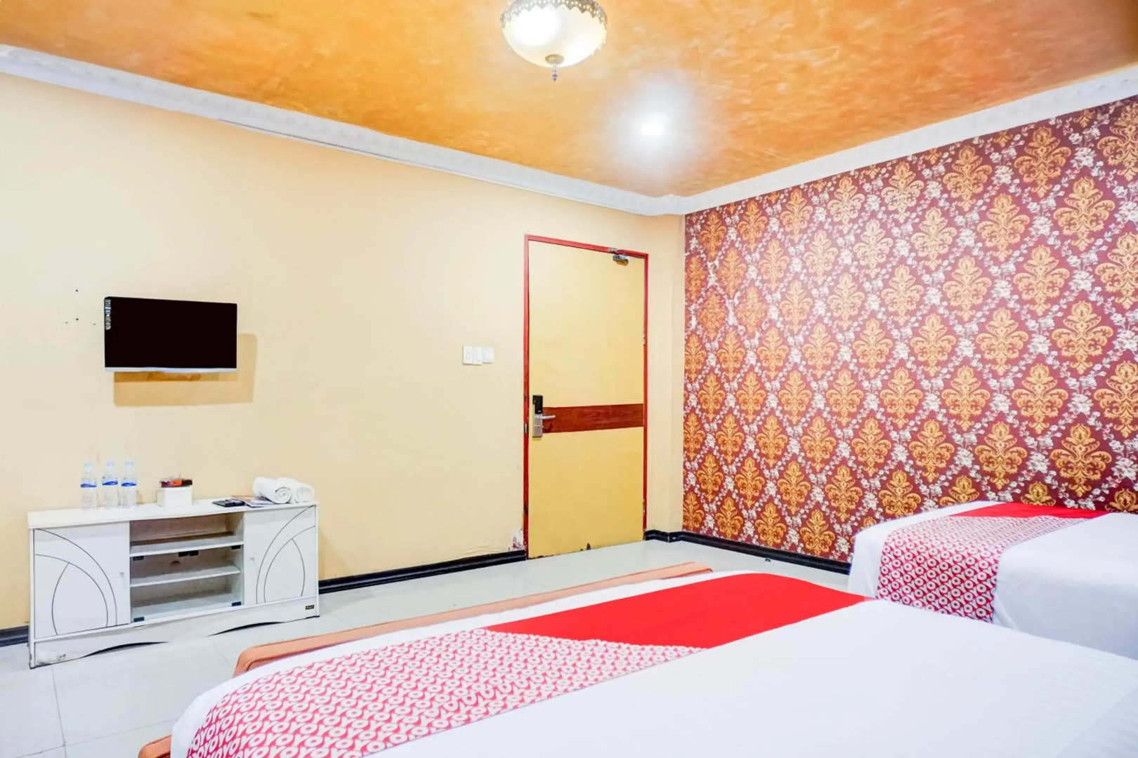 OYO 2574 Z Suites Hotel