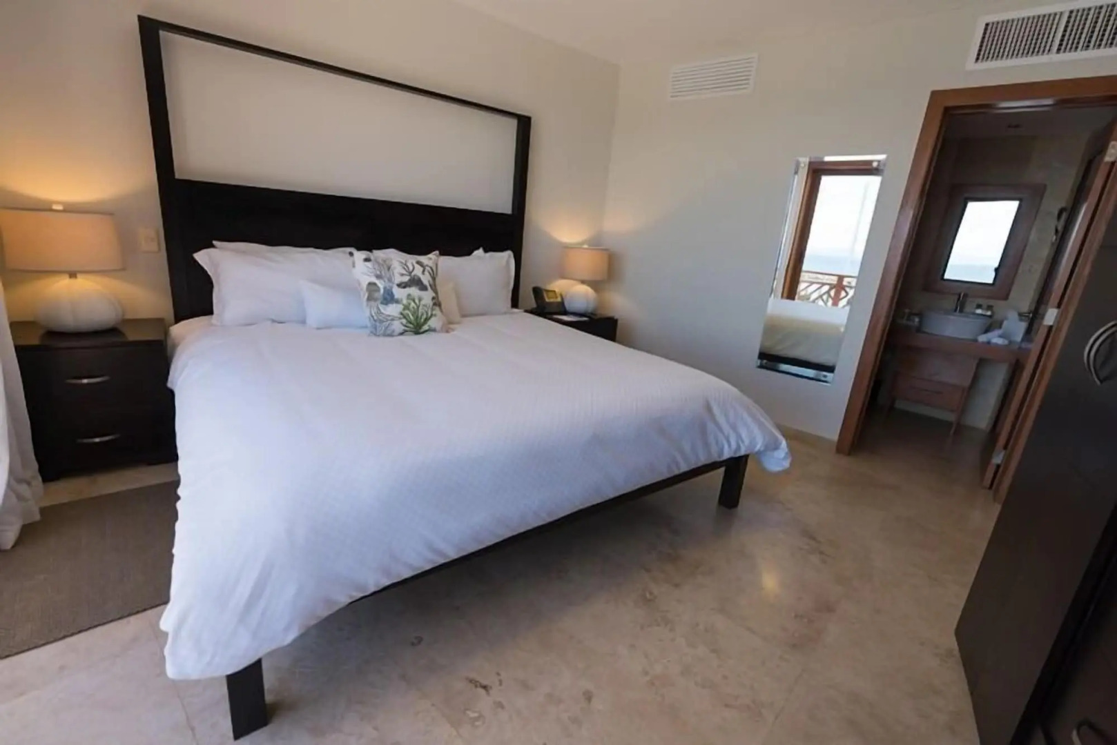 The Bannister Hotel & Yacht Club