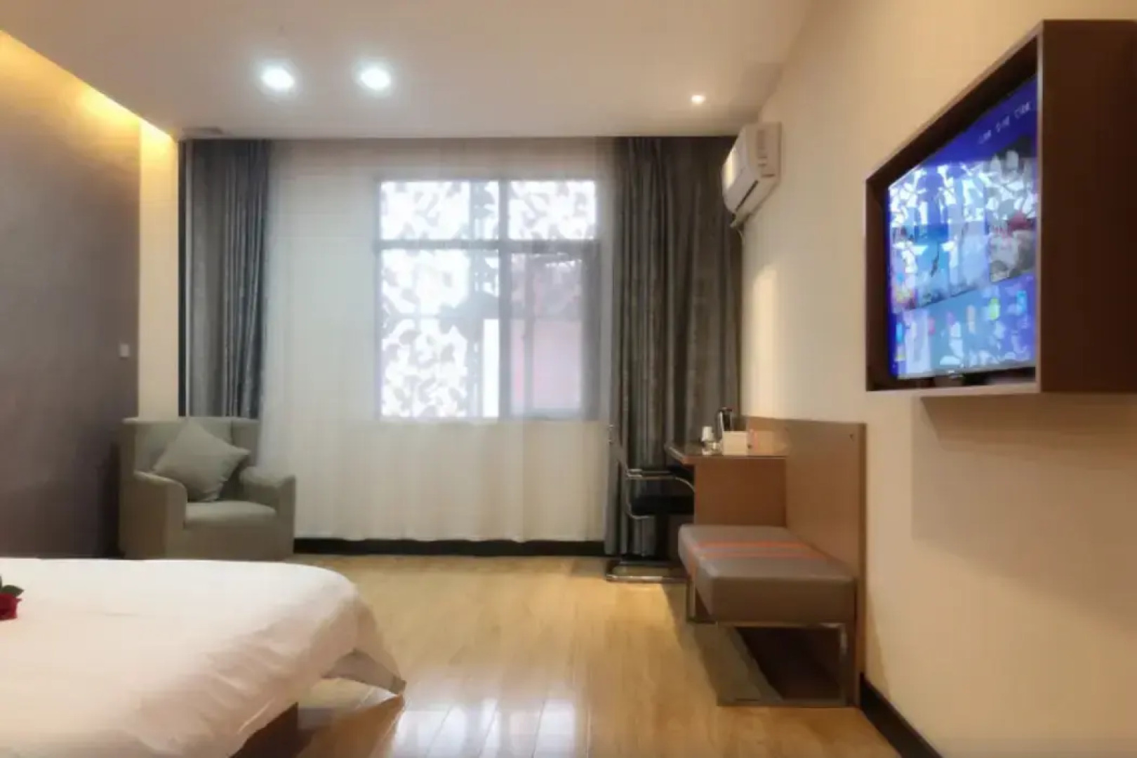 7 Days Premium Qianjiang Railway Station Longxiacheng