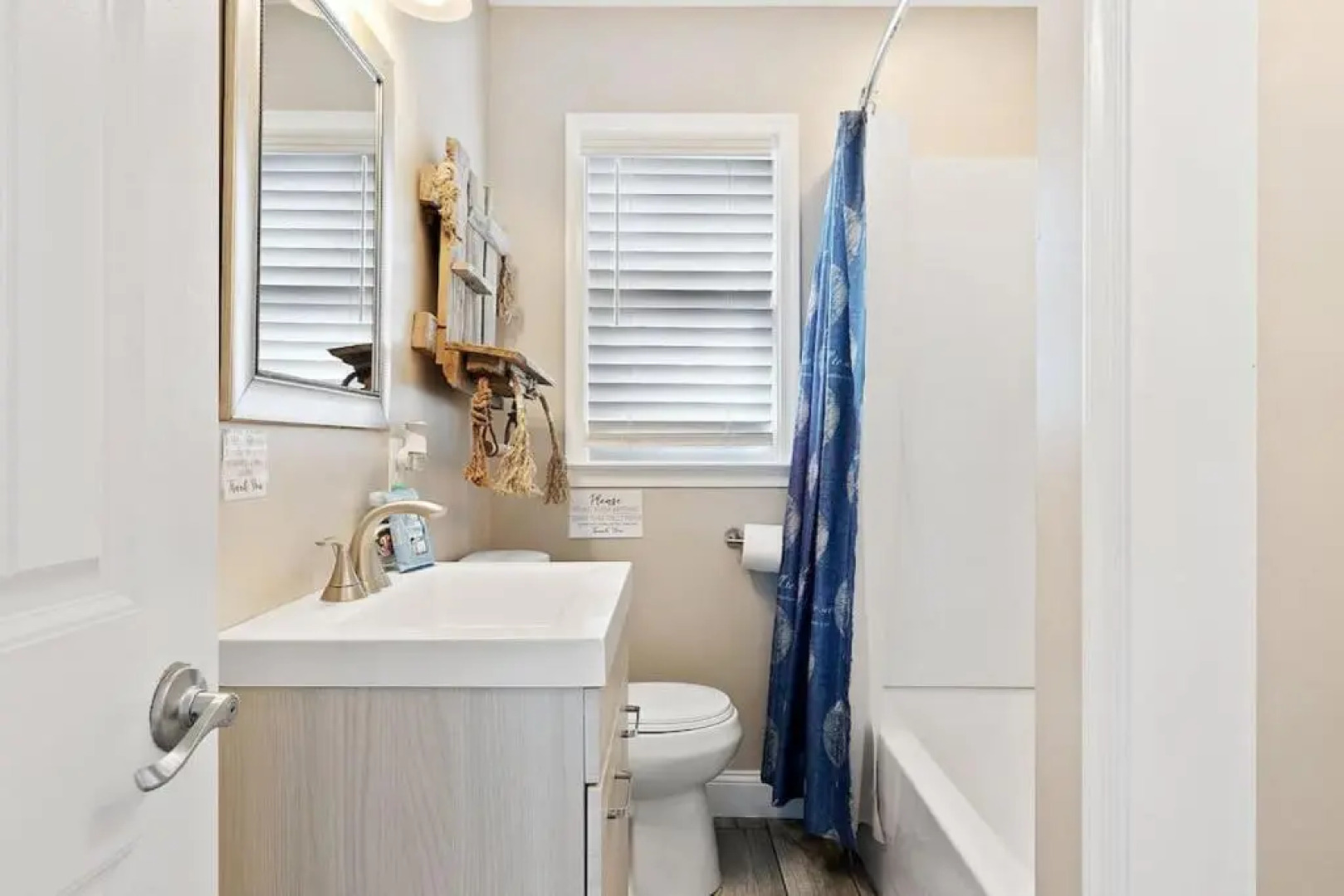 Unit B 2nd fl 2nd fl Hideaway 2 Block to Beach Parking