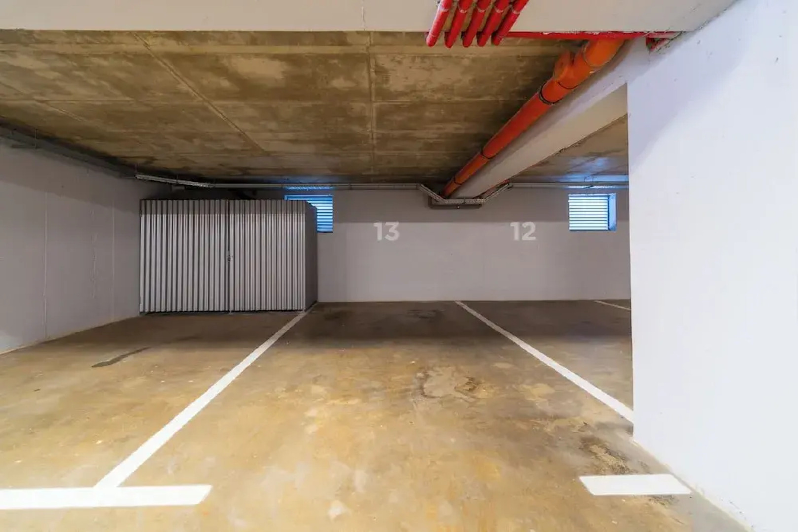 Modern Apartment With Balcony And Garage
