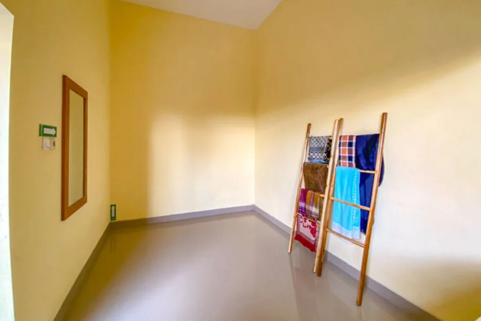 RedDoorz Syariah near Taman Bunga Adipura Sampang