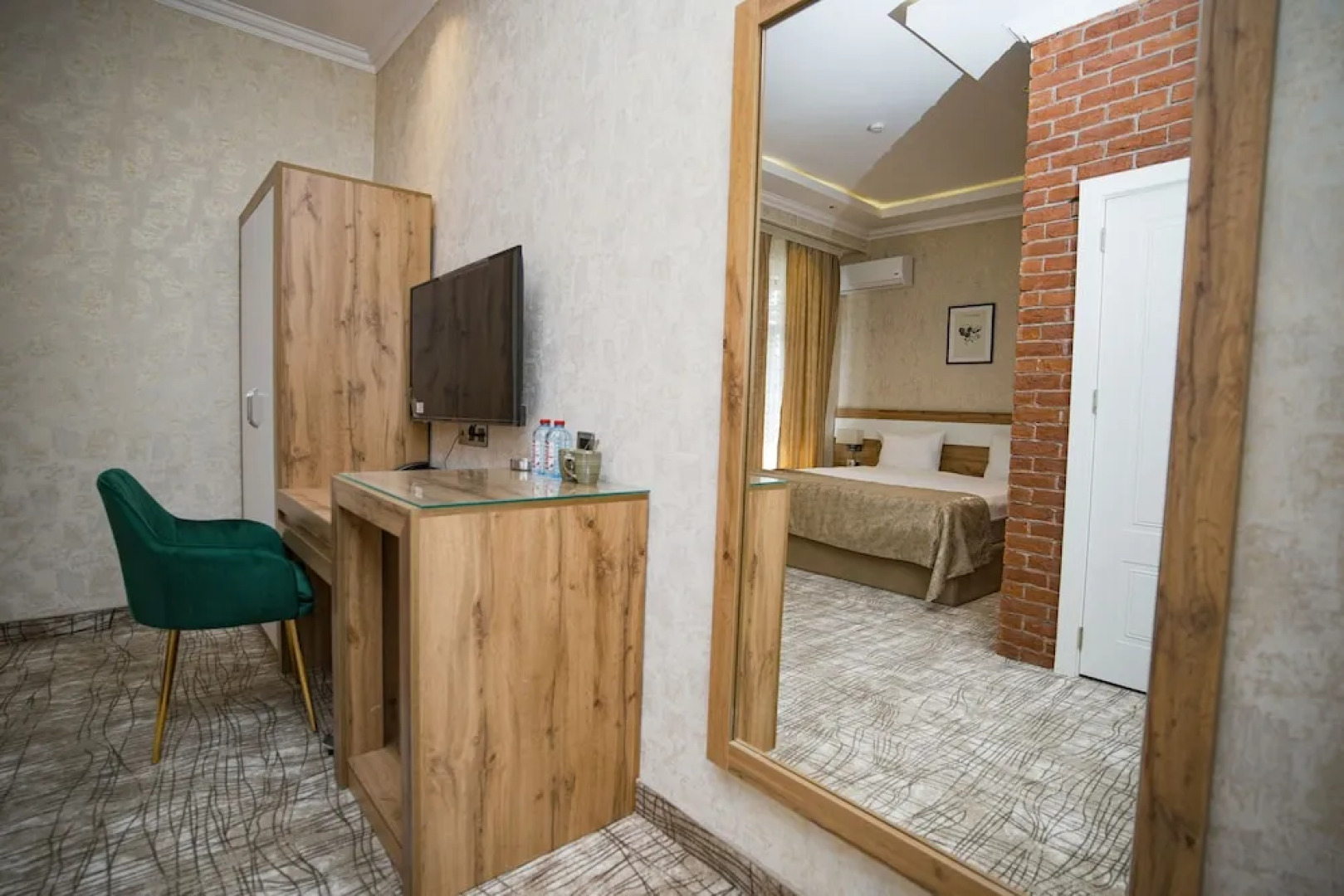 Lakeside Hotel & Spa