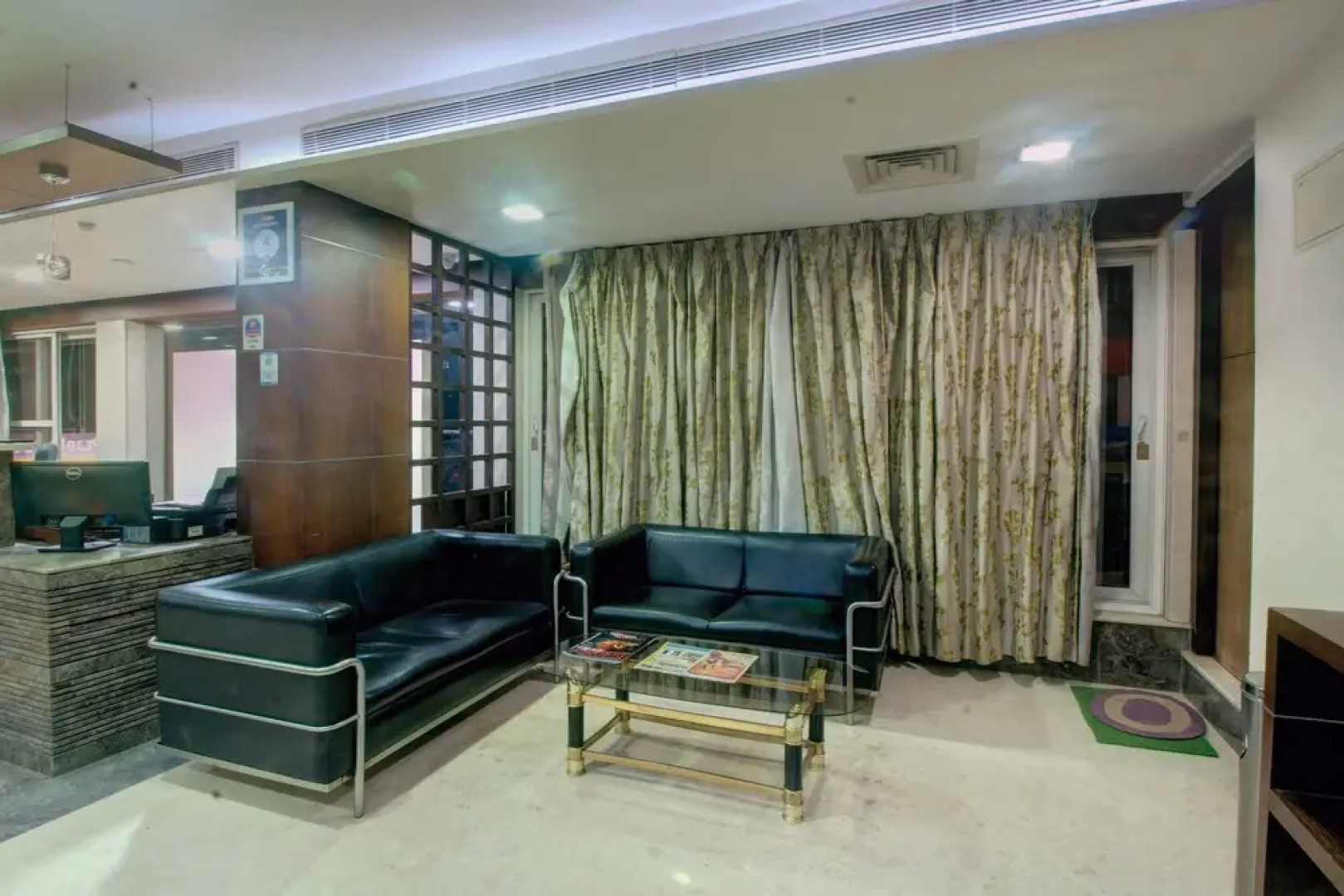 OYO 29625 Suvarna Regency