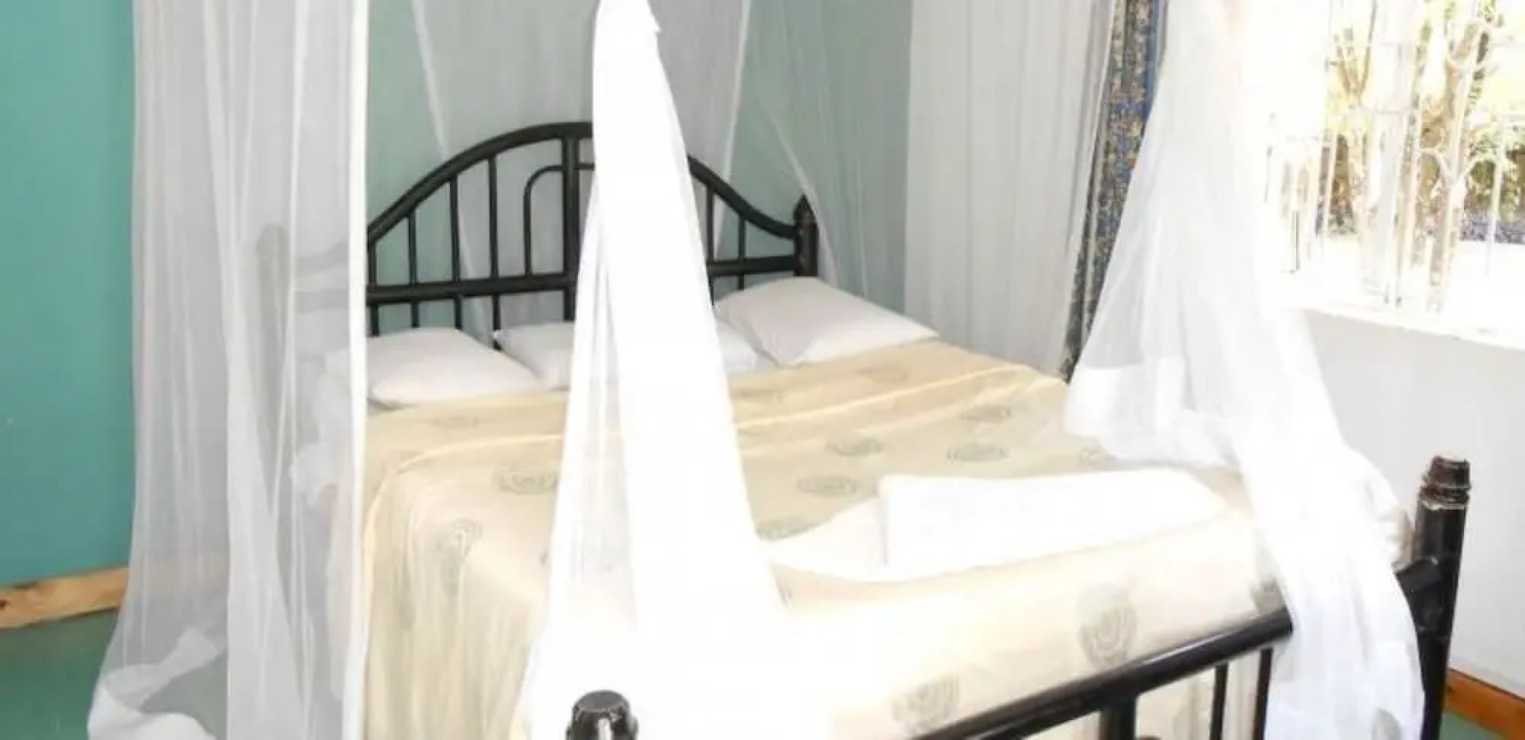 The Yellow Green Hotel