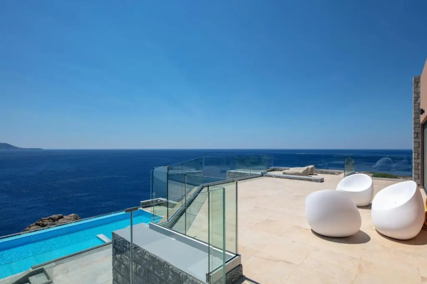 Seafront luxury villa with infinity pool & devine views!