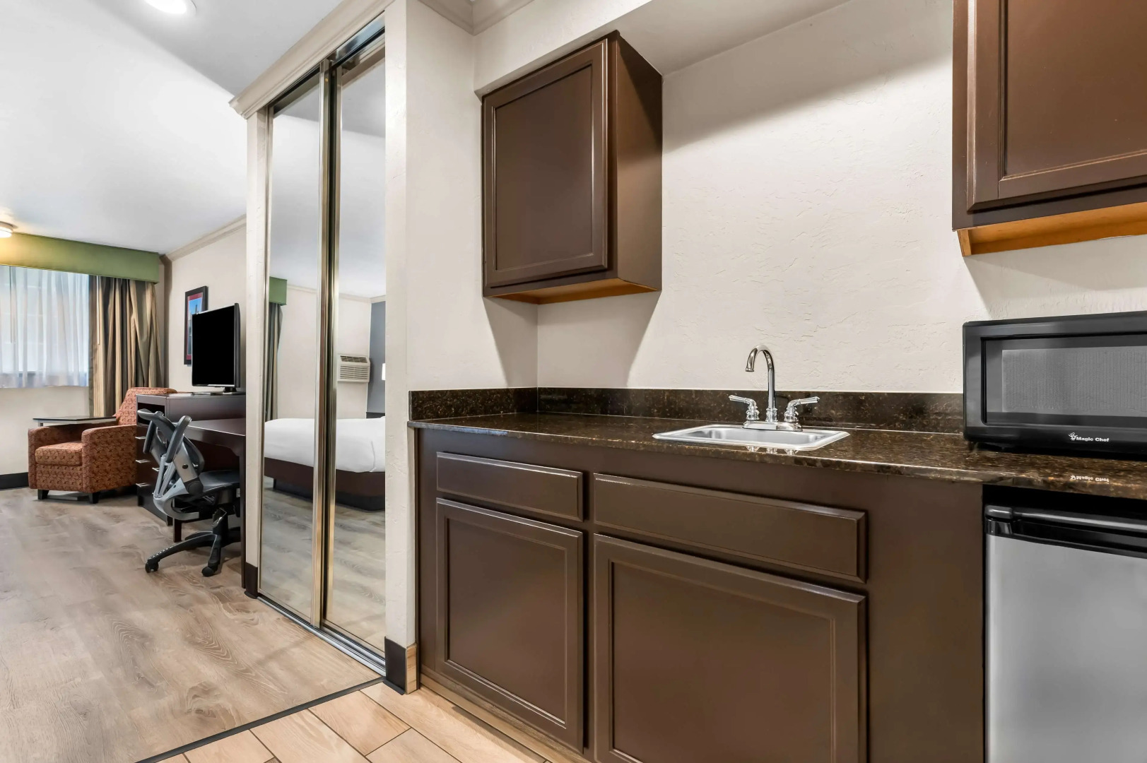 Best Western Plus Parkway Inn