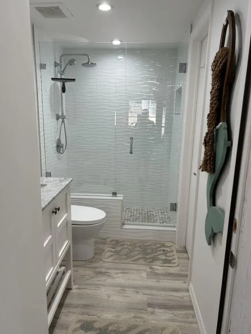 Beautiful Updated Stilted Home Makes For A Super Getaway. 3 Bedroom Home by RedAwning