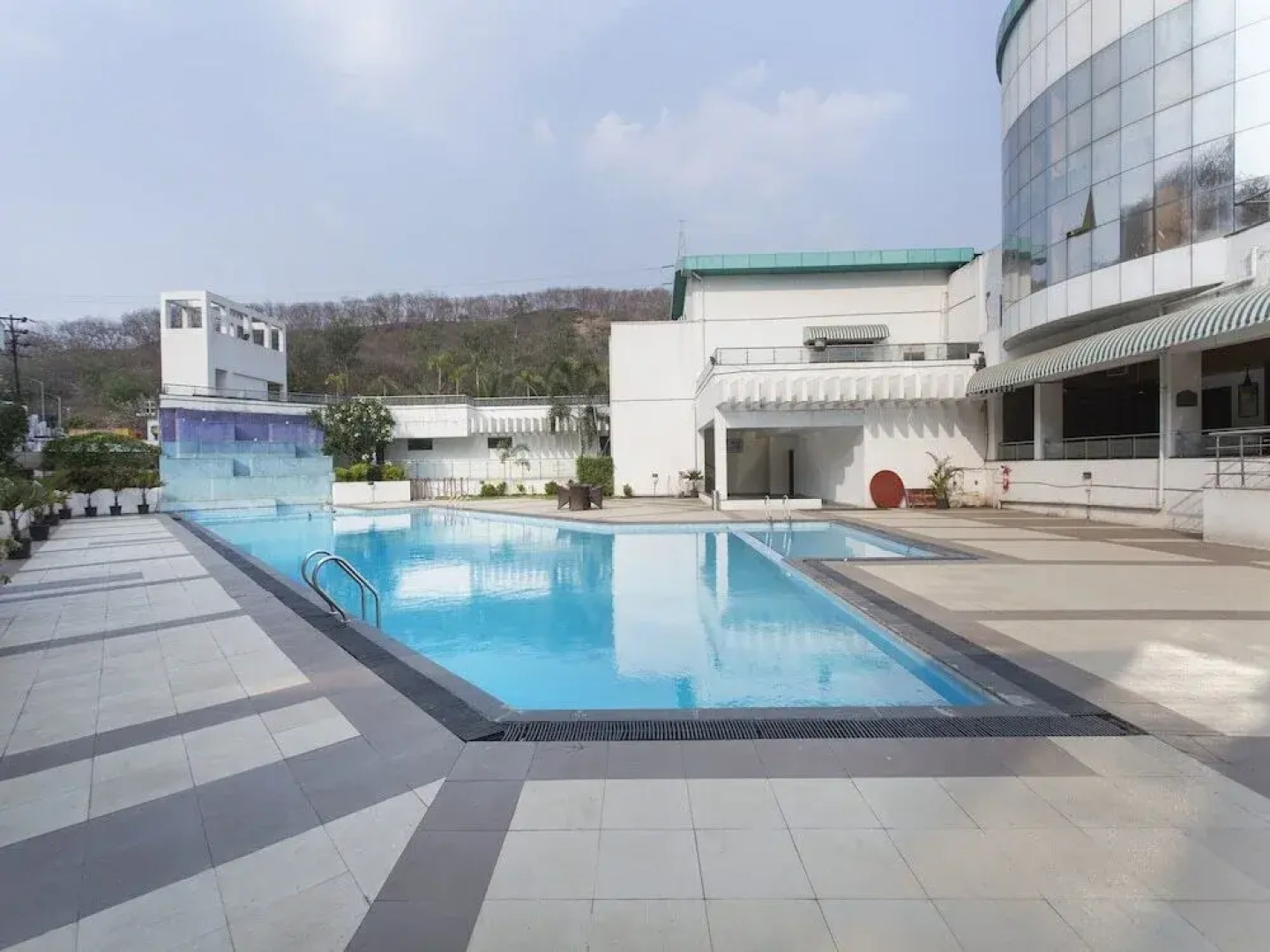 Emerald Resort by OYO Rooms