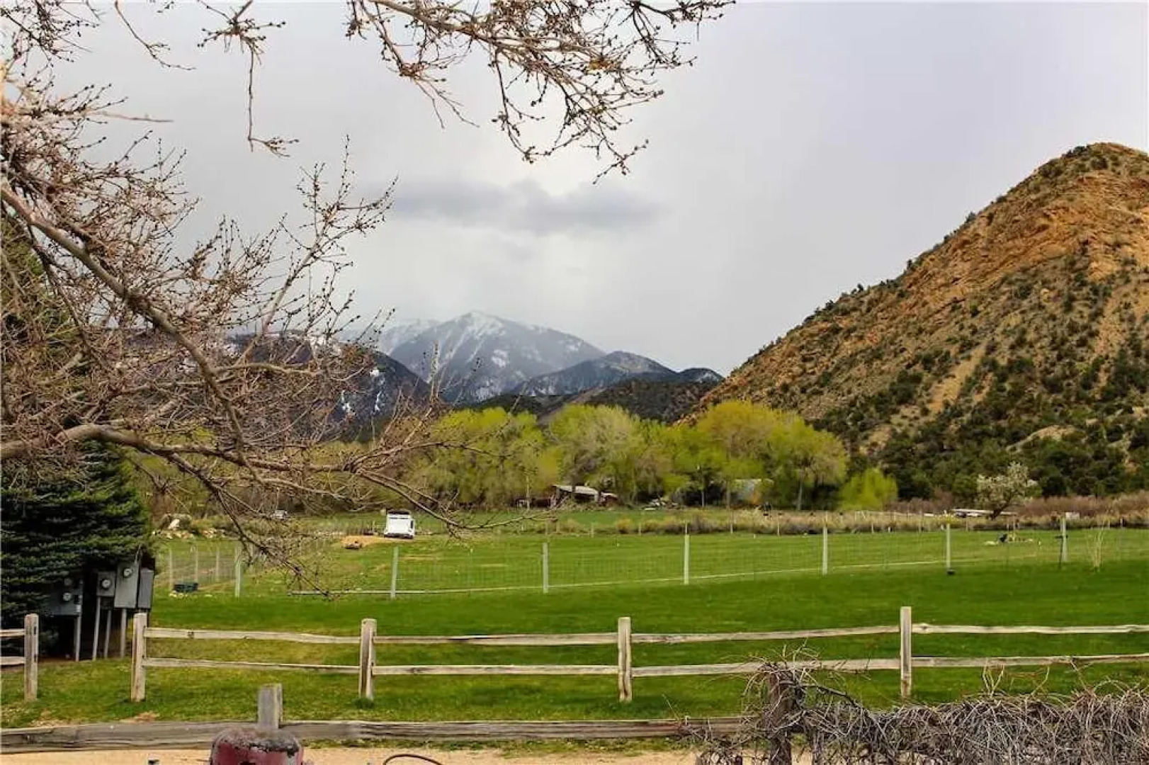 Pack Creek Orchard House by RedAwning