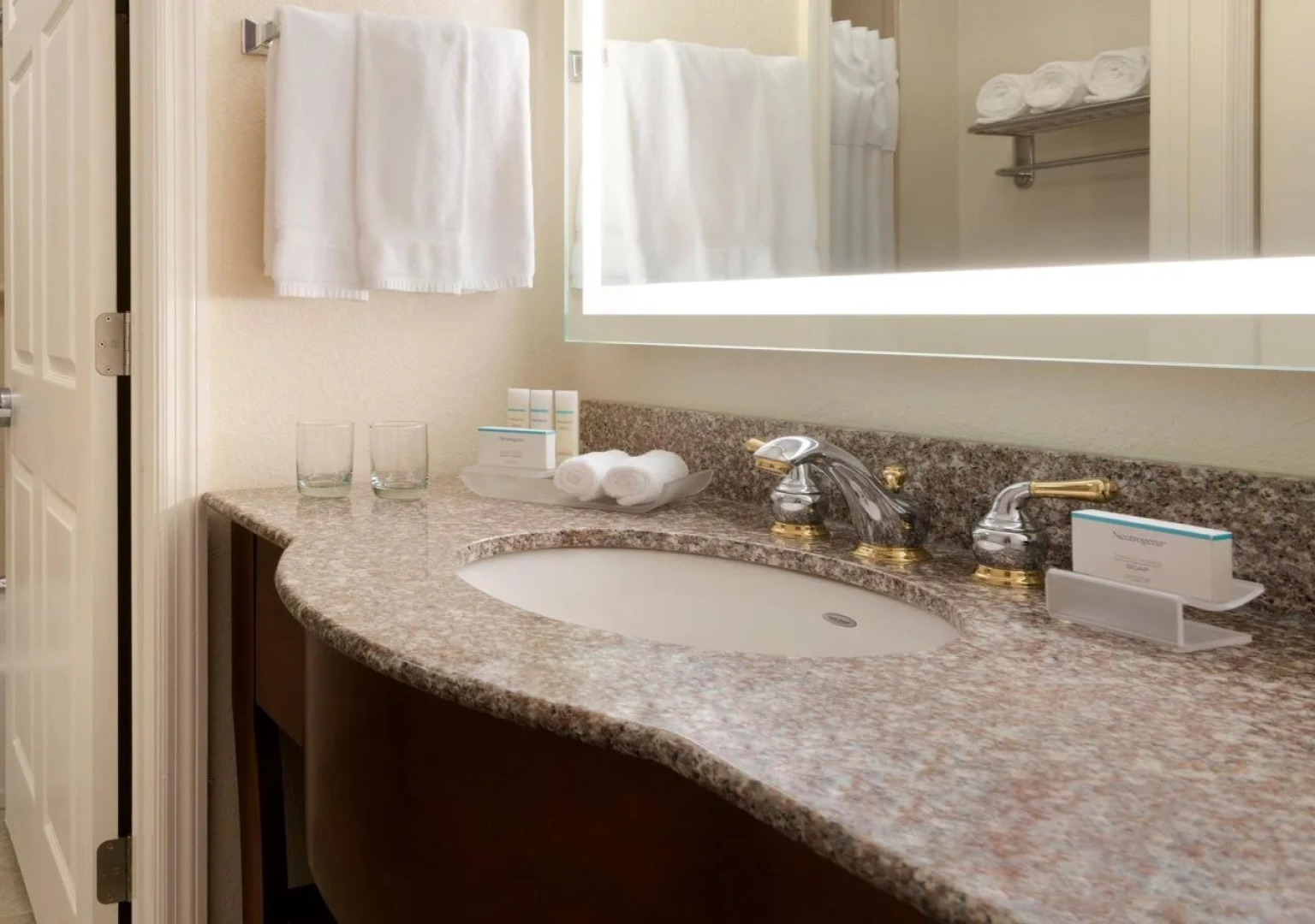 Homewood Suites by Hilton Jacksonville Deerwood Park