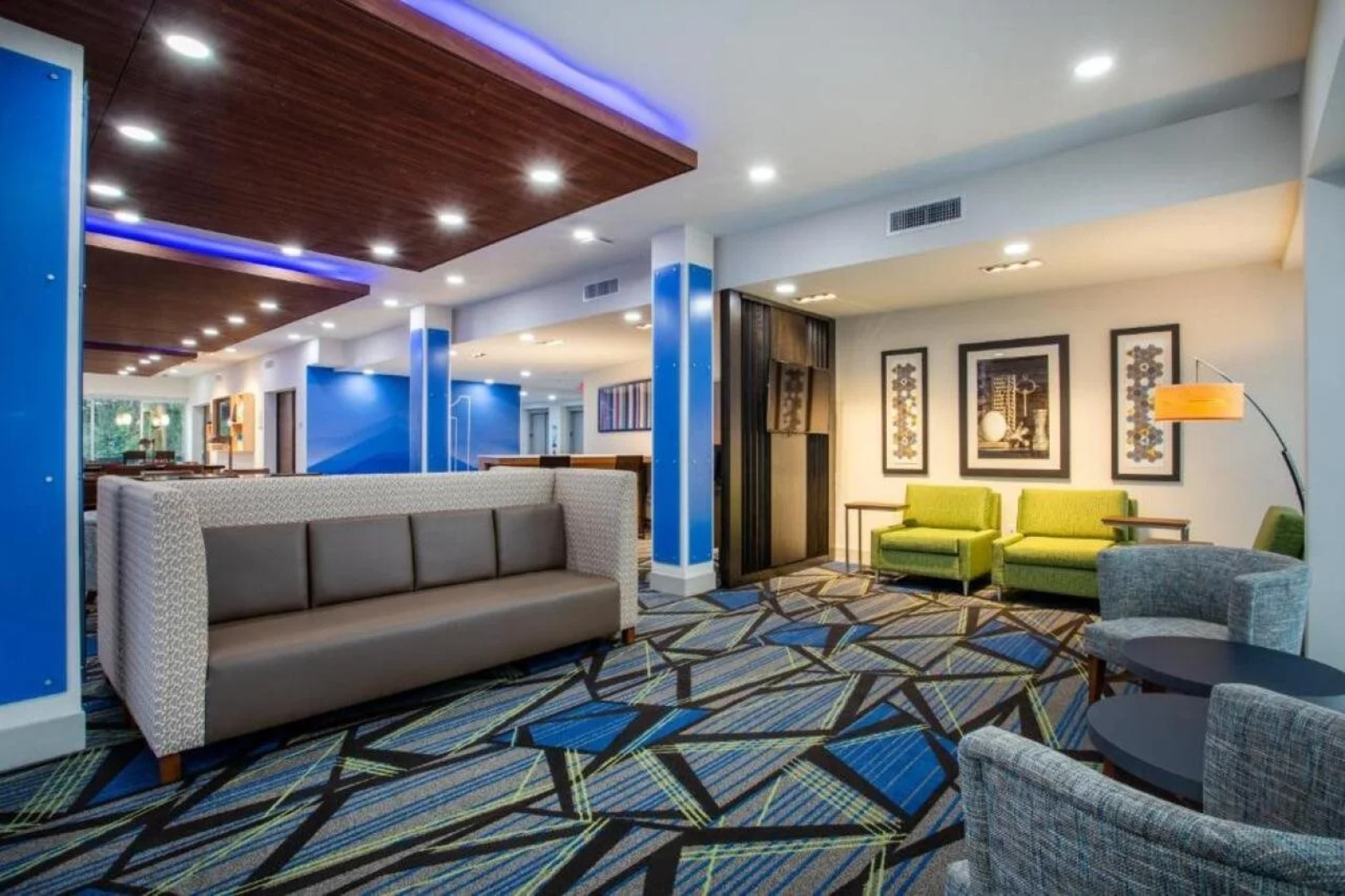 Holiday Inn Express & Suites Deland South by IHG