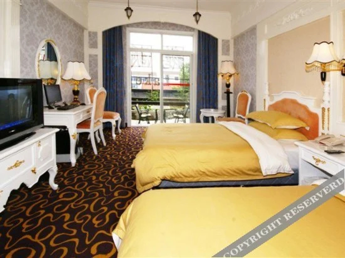 Swan Lake International Hotel