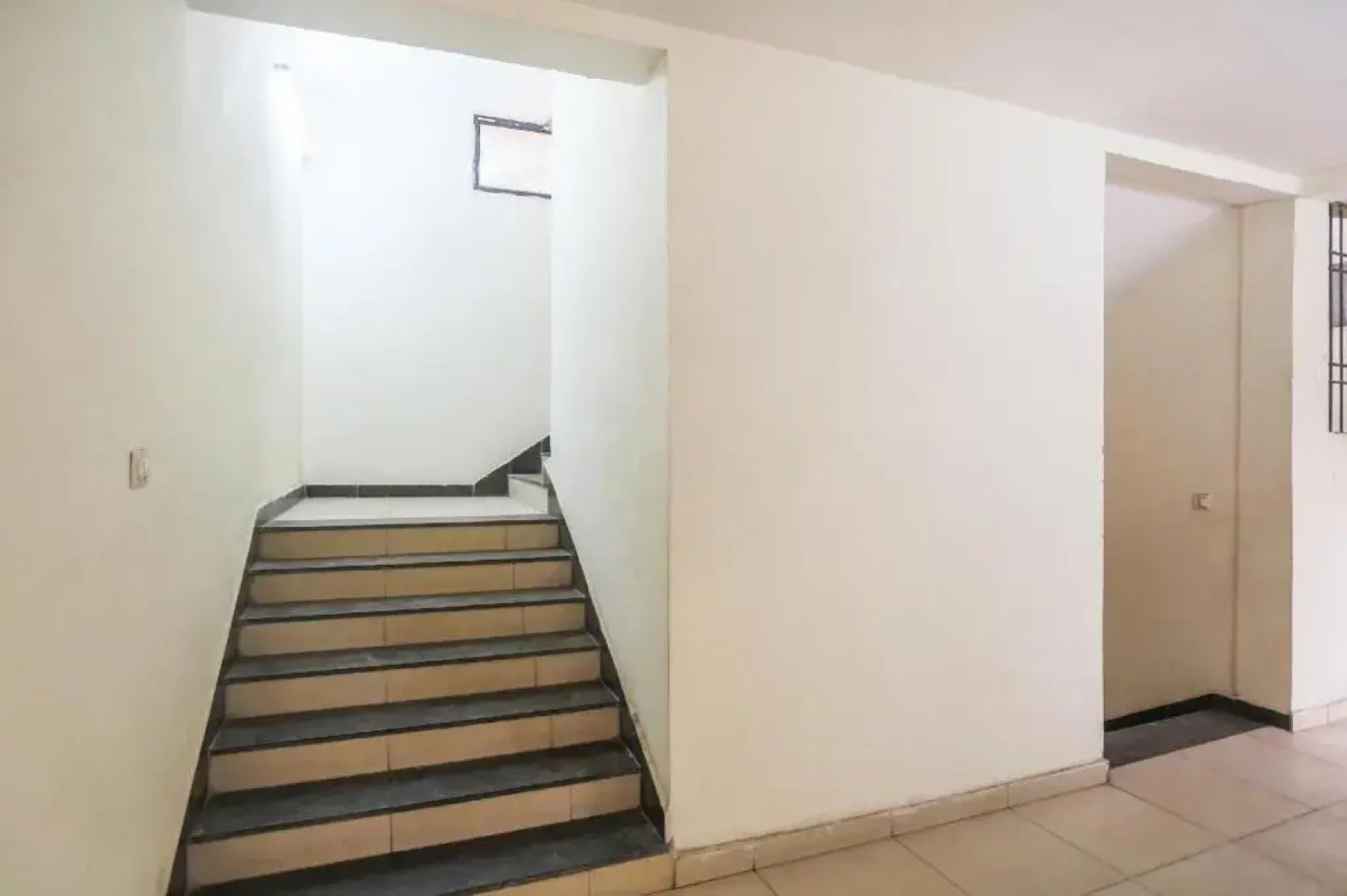 Hotel Red Queen by OYO Rooms