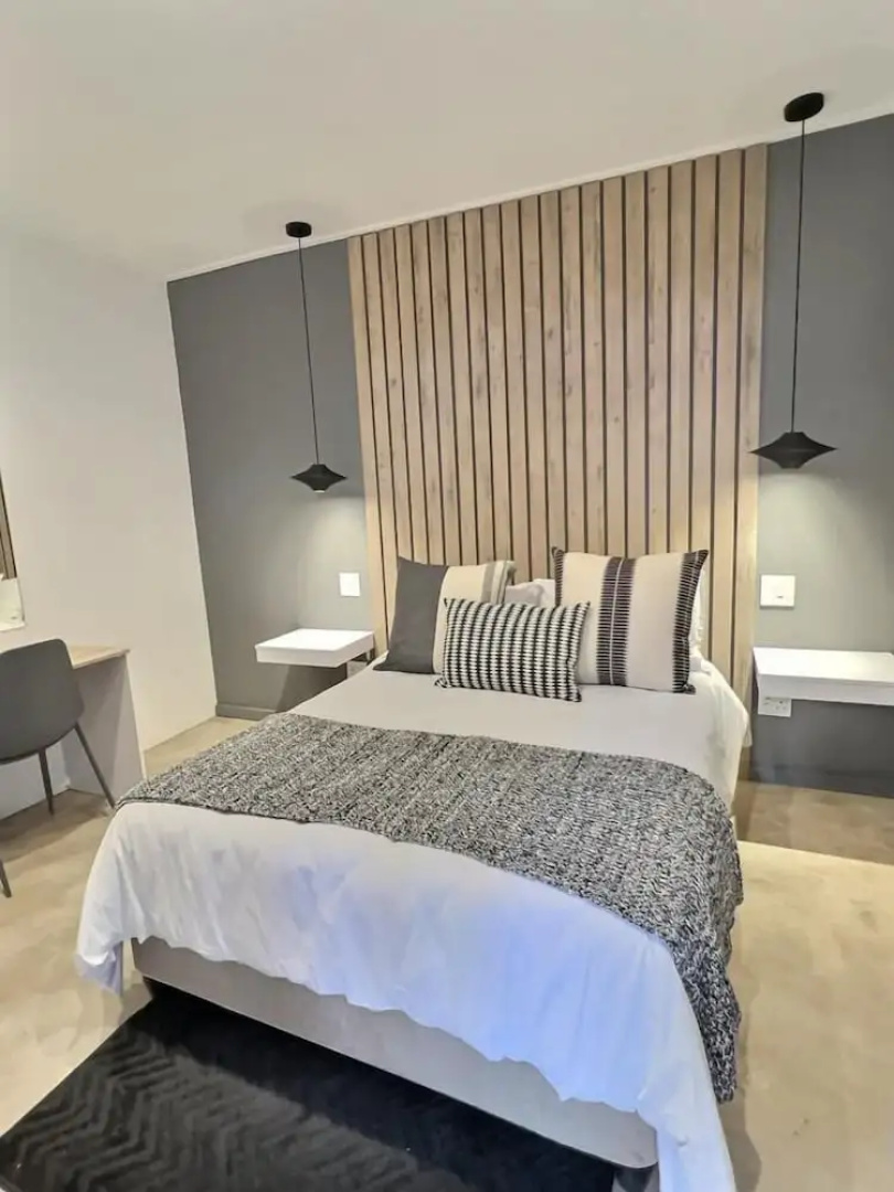 Remax Rooms