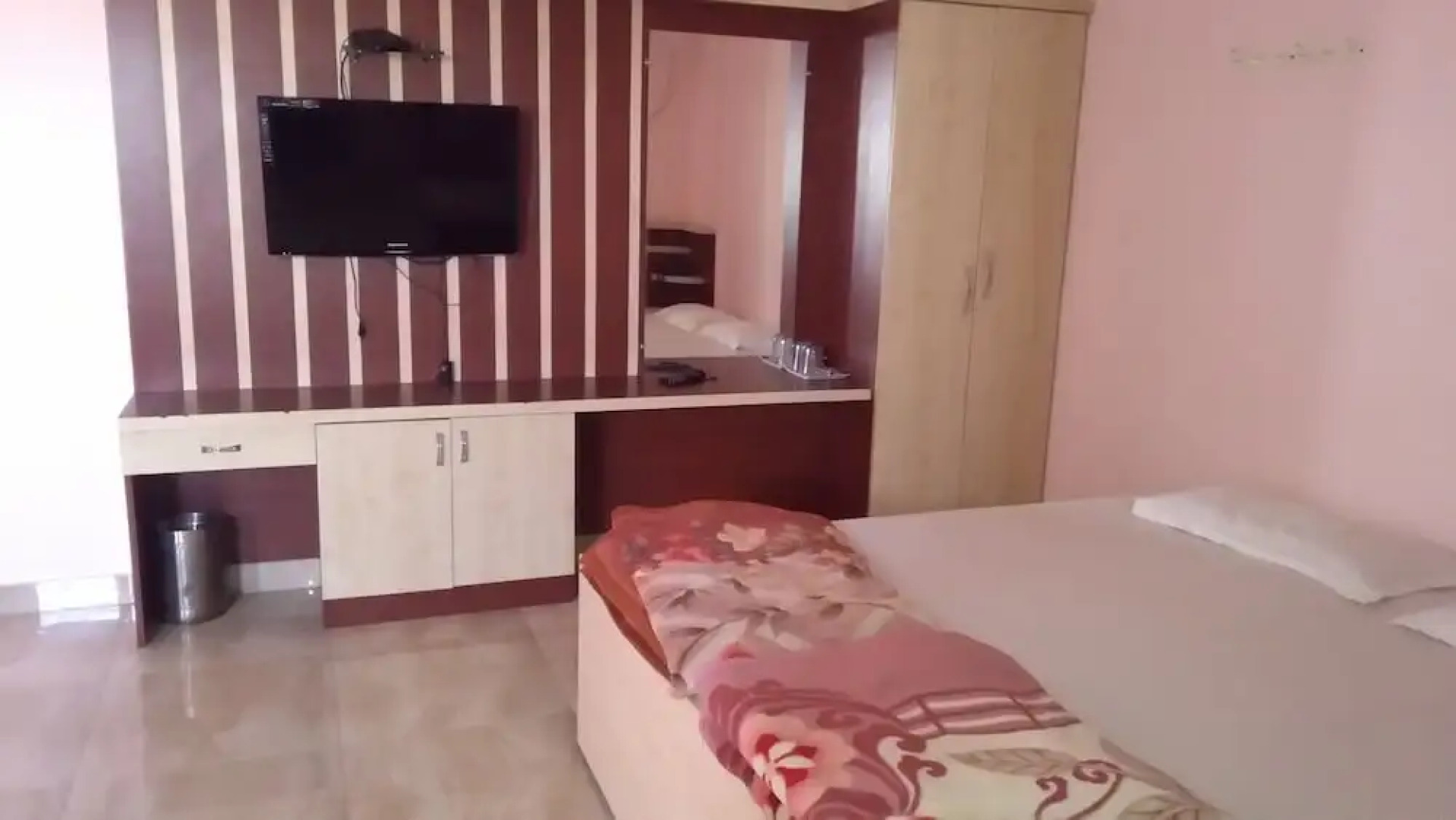 Iroomz NVR Hotels Luxury Redefined