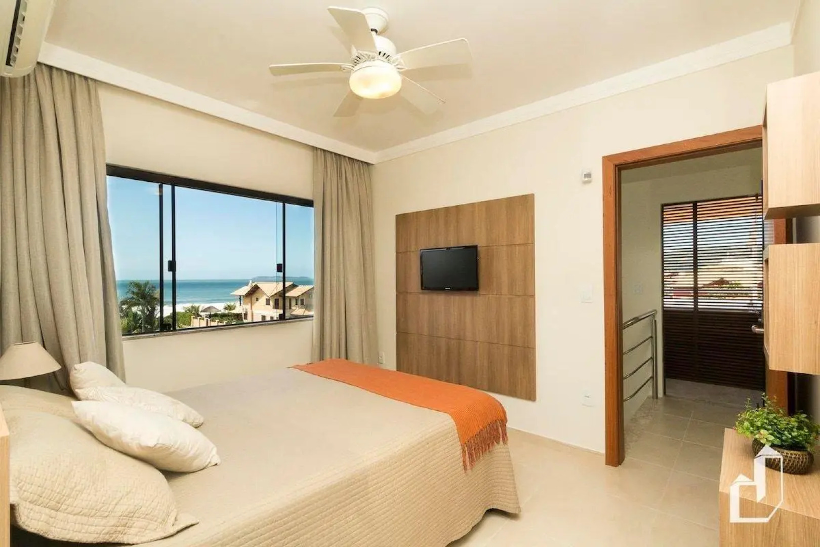 03 SUíTES CLIMATIZADAS E JACUZZI EXTERNA AQUECIDA