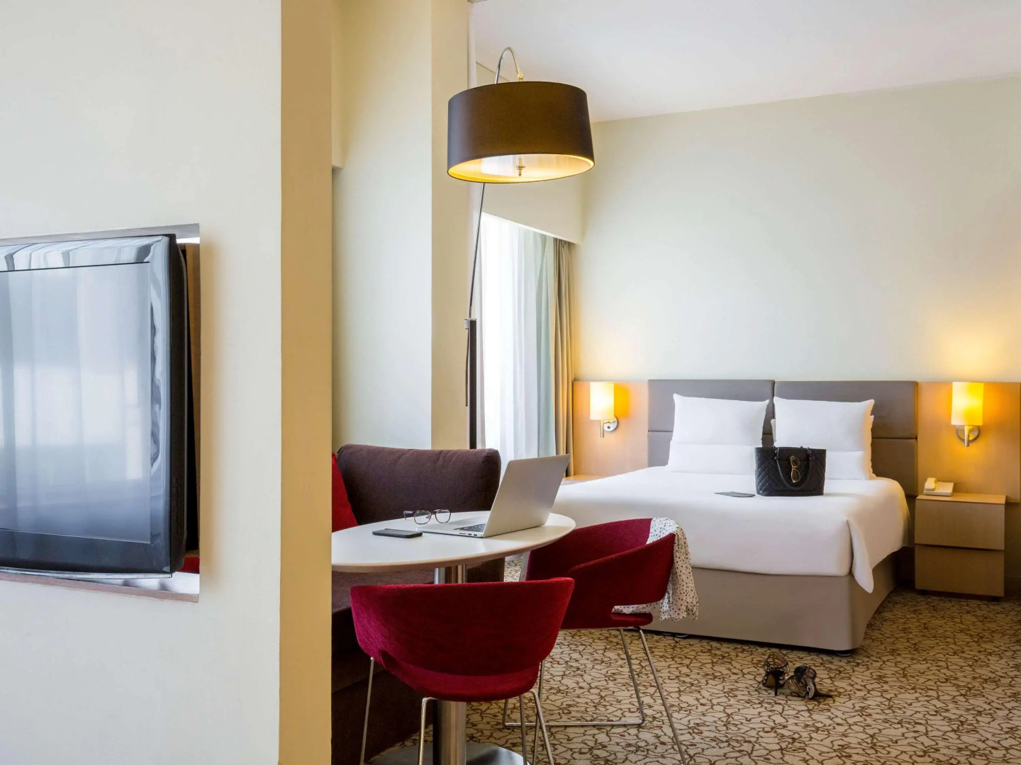 Отель Novotel Suites Mall Avenue Dubai