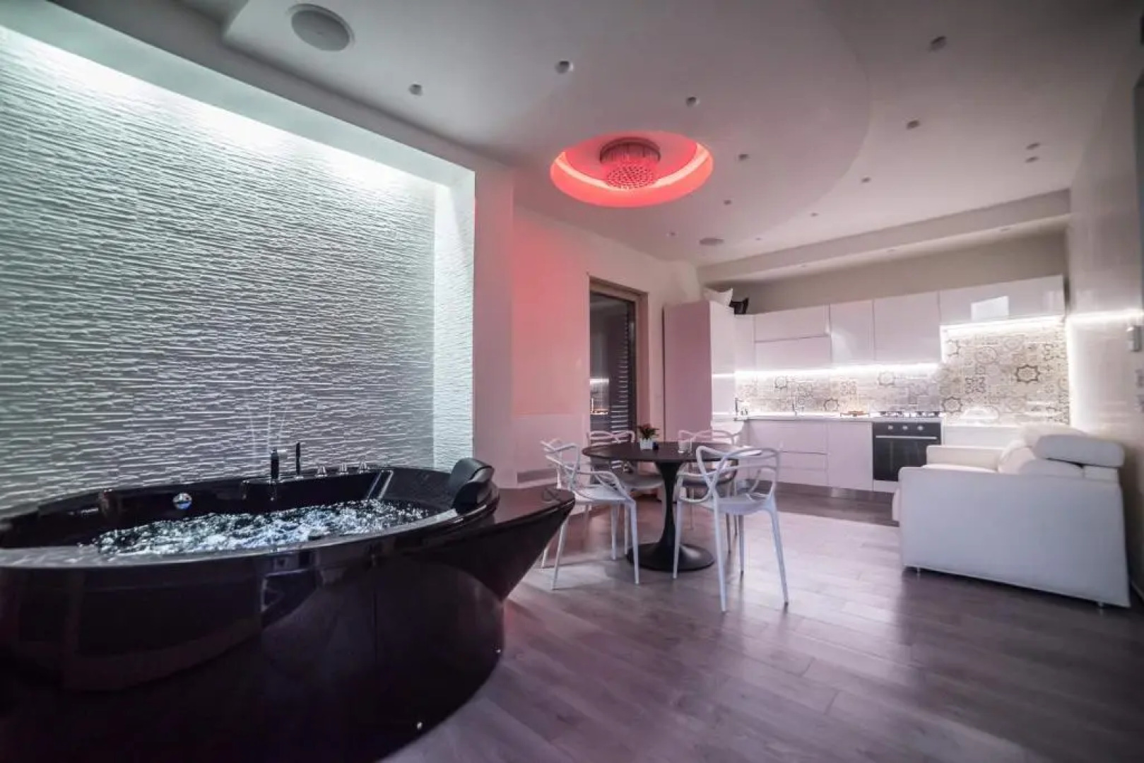 Pandora Luxury Suite